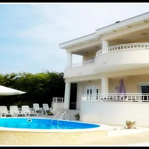 Apartment Bella By The Sea - Heated Pool, Jacuzzi, Sauna, Kožino