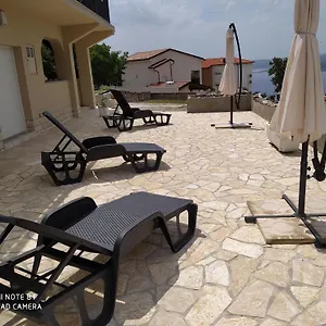 https://apartmani-suzana.primorje-gorskikotar.com